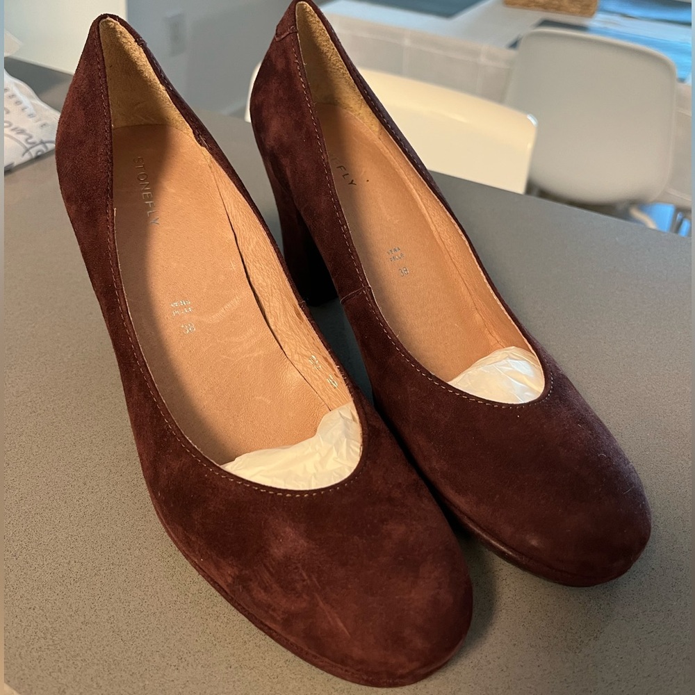 Beautiful New Italian shoes, never worn. Size 38.